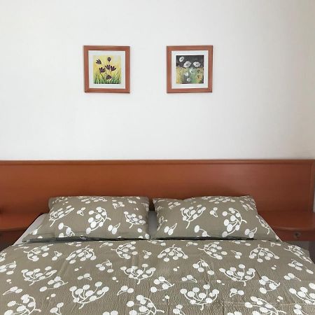 Lili Apartman Birdland Buekfuerdo Luaran gambar