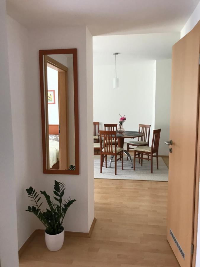 Lili Apartman Birdland Buekfuerdo Luaran gambar