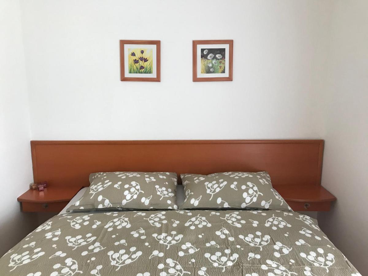Lili Apartman Birdland Buekfuerdo Luaran gambar