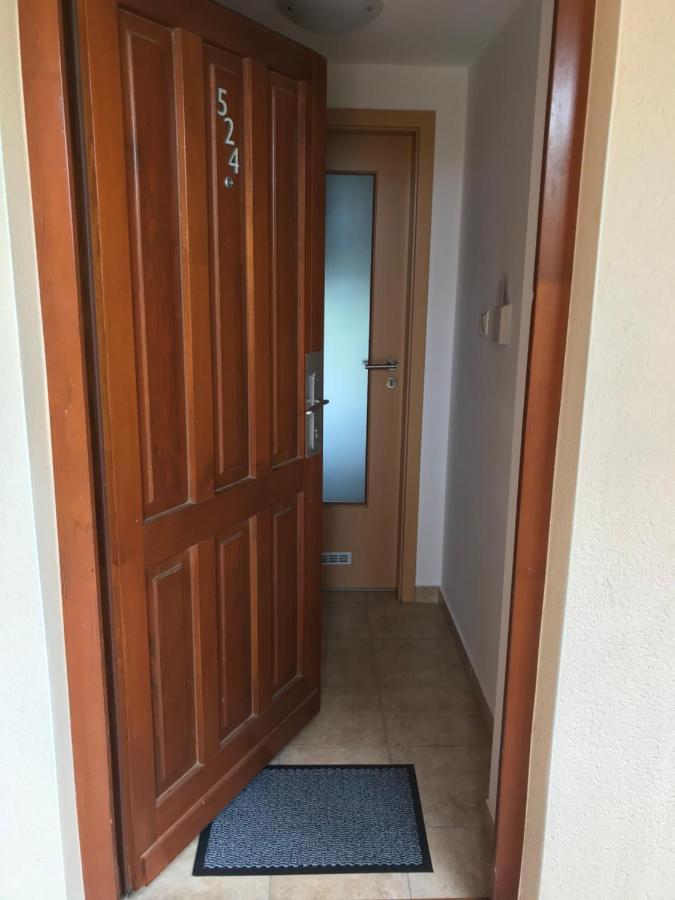 Lili Apartman Birdland Buekfuerdo Luaran gambar