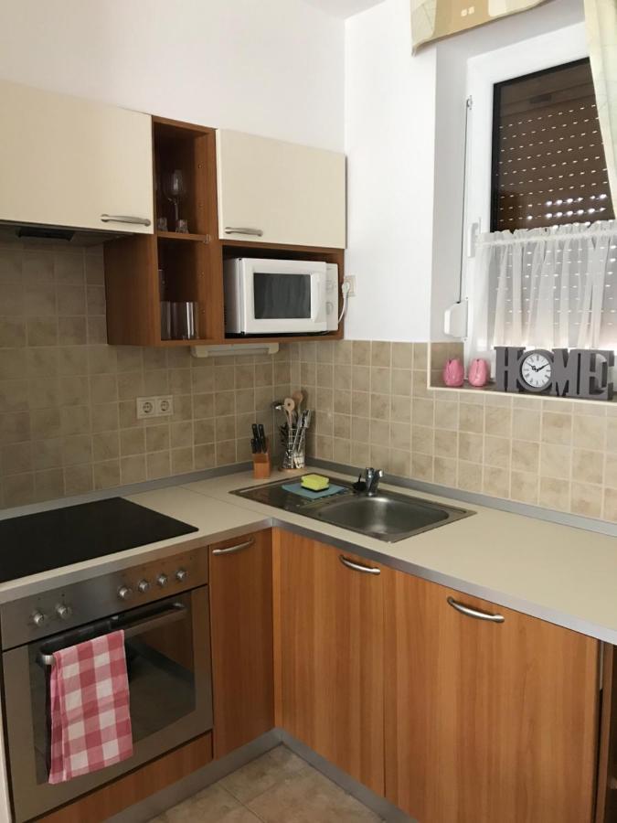 Lili Apartman Birdland Buekfuerdo Luaran gambar
