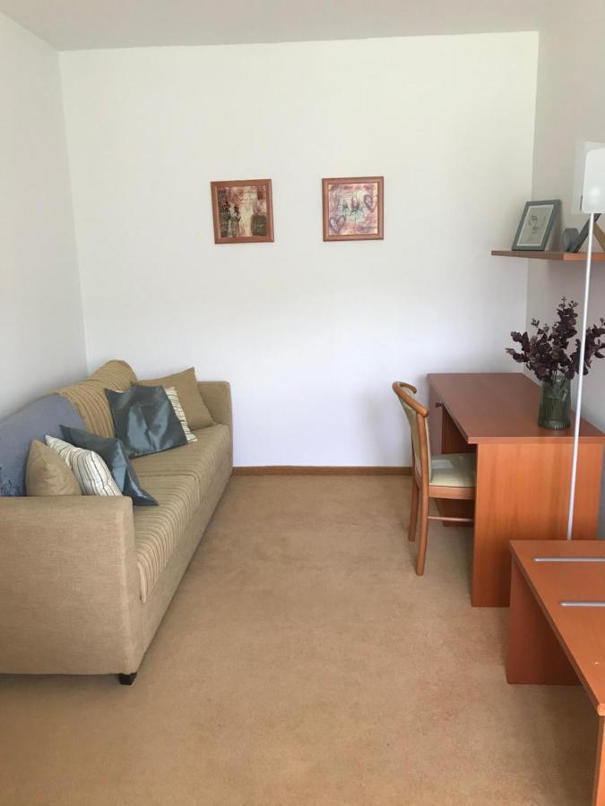 Lili Apartman Birdland Buekfuerdo Luaran gambar